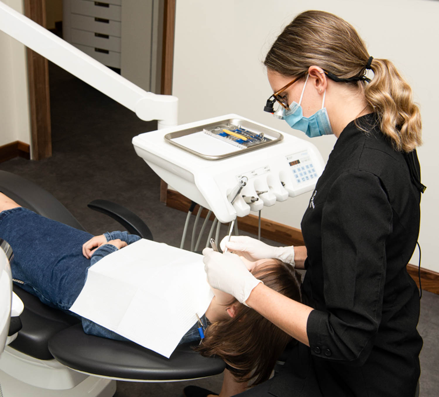 Patient et dentiste de la Clinique Dentaire Disraeli